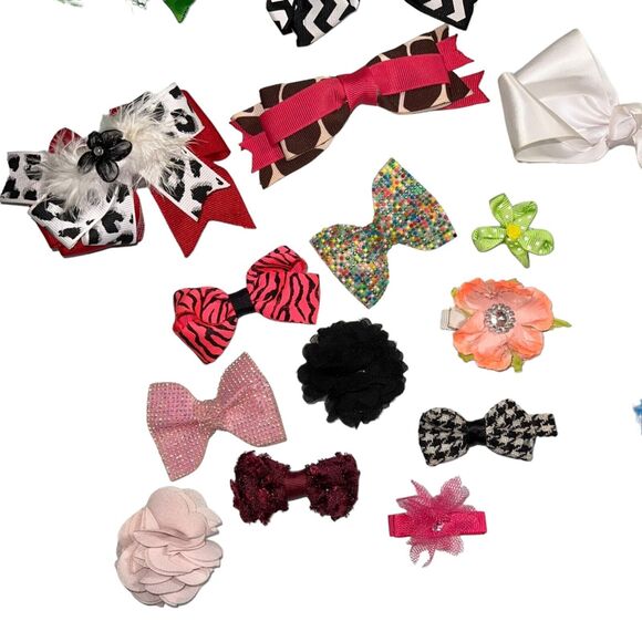 Lot of Over 40 Girls Hair Bows Accessories Assorted Colorful Seasonal - Picture 2 of 9